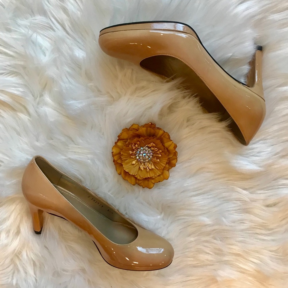 Stuart Weitzman Nude Beige Patent Leather Pumps